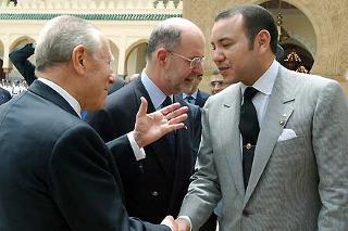 Il Presidente Ciampi saluta S.M. il Re Mohammed VI al termine della cerimonia di commiato a Palazzo Reale