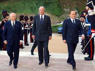 Il Presidente Ciampi con S.M. il Re di Spagna Juan Carlos e il Presidente del Consiglio Silvio Berlusconi al suo arrivo a Villa Madama, in occasione della firma del protocollo di collaborazione fra Cotec (Cooperazione Tecnologica) spagnola e Cotec italiana