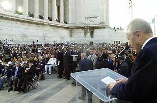 Il Presidente Ciampi, durante il suo intervento, in occasione dell'apertura dell'anno scolastico 2002/2003, al Vittoriano