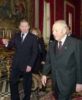 Il Presidente Ciampi con Leonid Kuchma, Presidente della Repubblica dell'Ucraina, al termine dell'incontro al Quirinale
