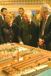 Il Presidente Ciampi con la moglie Franca durante l'inaugurazione delle nuove strutture della Città della Scienza con il Prof. Vittorio Silvestrini