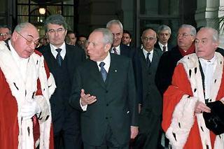 Il Presidente Ciampi con Roberto Castelli, Ministro della Giustizia, Francesco Favara e Nicola Marvulli, rispettivamente Procuratore Generale e Presidente della Corte Suprema di Cassazione, in occasione della cerimonia di apertura dell'Anno Giudiziario 2003