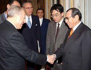 Il Presidente Ciampi accoglie,,nel suo studio al Quirinale, H.E.Tamisuke Watanuki, Presidente della Camera giapponese