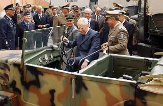 Il Presidente Ciampi durante la visita al Museo Storico della Motorizzazione Militare