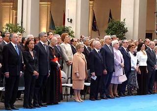 Il Presidente Ciampi con a fianco la moglie Franca e le Alte Autorità, durante l'esecuzione dell'Inno Nazionale