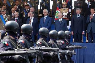 Il Presidente Ciampi con le Alte Autorità assiste al passaggio di Corpi Speciali Antiterrorismo durante la Rivista militare su via dei Fori Imperiali