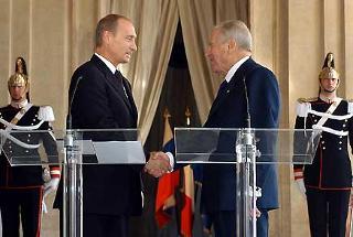 Il Presidente Ciampi e Vladimir Putin, Presidente della Federazione Russa Vladimir Putin, al termine delle dichiarazioni alla stampa, subito dopo i colloqui