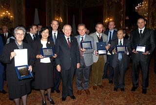 Il Presidente Ciampi con i vincitori del Premio Nazionale della Soldiarietà &quot;Luciano Tavazza&quot;