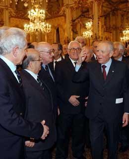 Il Presidente Ciampi al termine dell'incontro con i componenti del Consiglio Nazionale della Federazione dei Maestri del Lavoro d'Italia