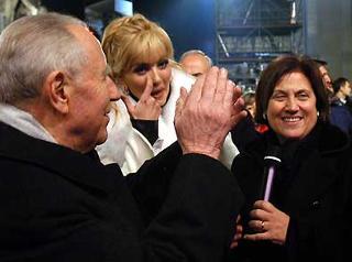 Il plauso del Presidente della Repubblica Carlo Azeglio Ciampi, nella foto con Milly Carlucci e Lucia Annunziata, Presidente della Rai, per i 50 anni della TV