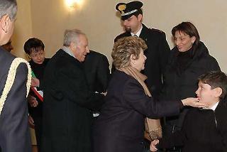 Il Presidente Ciampi con la moglie Franca durante l'incontro con i familiari del Maresciallo Filippo Merlino caduto a Nassiriya in Iraq