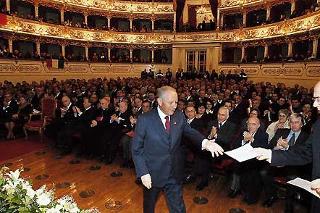 Il Presidente Ciampi poco prima del suo intervento al Teatro &quot;Romolo Valli&quot;