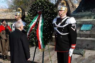 Il Presidente Ciampi durante la deposizione di una corona davanti alla statua equestre di Anita Garibaldi