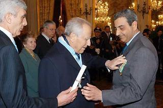 Il Presidente Ciampi consegna la Medaglia d'Oro al Valor Civile alla memoria, al Signor Rosario Castiglione, cugino della Guardia Salvatore Lanza