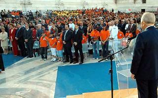 Un momento della cerimonia dell'apertura dell'anno scolastico 2004-2005 al Vittoriano durante il quale è stato osservato un minuto di silenzio in memoria degli angeli di Beslam