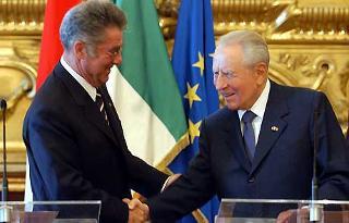 Il Presidente Ciampi con Heinz Fischer, Presidente Federale della Repubblica d'Austria, al termine dell'incontro stampa