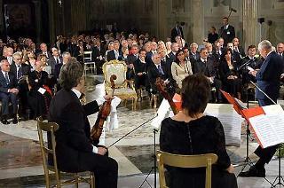 Un momento del concerto eseguito dal Quartetto Borciani, nella Cappella Paolina del Quirinale, alla presenza del Presidente della Repubblica Carlo Azeglio Ciampi e della moglie Franca, organizzato da radio Rai per gli 80 anni della radio