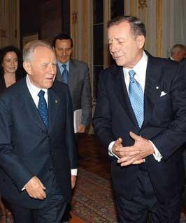 Il Presidente Ciampi con Frank Guarini, Chairman del National Italian American Foundation, in occasione dell'incontro al Quirinale