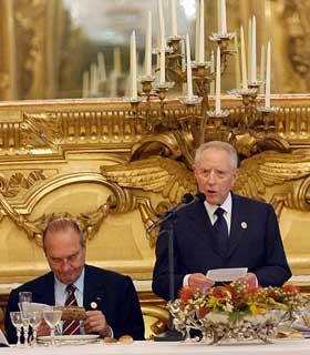 Il Presidente Ciampi rivolge il suo indirizzo di saluto ai partecipanti alla Firma del Trattato che istituisce la Costituzione Europea, in occasione della colazione, al Quirinale