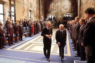 Il Presidente Ciampi al suo arrivo in Campidoglio, in occasione della Firma del Trattato che istituisce la Costituzione Europea