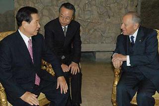 Il Presidente Ciampi a colloquio con il Premio Nobel Kim Dae-jung, in occasione del 5° Summit Mondiale dei Premi Nobel per la Pace
