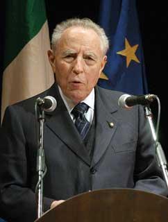 Il Presidente Ciampi, durante il suo intervento al Teatro Margherita