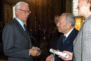 Il Presidente Ciampi consegna la Medaglia d'Oro al Prof. Attilio Maseri