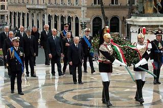 Il Presidente Ciampi all'Altare della Patria rende omaggio al Milite Ignoto in occasione del 60° anniversario della Liberazione
