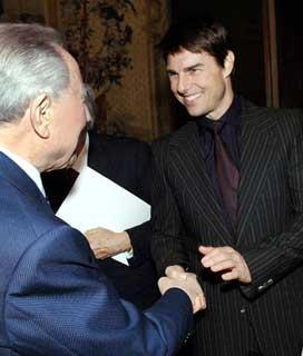 Il Presidente Ciampi saluta l'attore Tom Cruise, in occasione della cerimonia con i candidati ai Premi David di Donatello