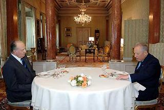 Il Presidente Ciampi con S.M. il Re di Spagna Juan Carlos, poco prima della colazione al Quirinale, in occasione dell'incontro per il Simposio delle Fondazioni COTEC di Italia, Spagna e Portogallo