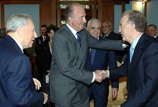 Il Presidente Ciampi con S.M. il Re di Spagna Juan Carlos ed il Presidente della Repubblica del Portogallo Jorge Sampaio, a villa Lubin, in occasione del Simposio delle Fondazioni di Italia Spagna e Portogallo