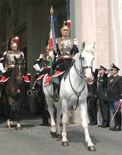 Un momento del cambio solenne della Guardia d'Onore al Palazzo del Quirinale, da parte del Reggimento Corazzieri, in occasione della Festa della Repubblica