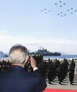 Il Presidente Ciampi durante la cerimonia per la Festa della Marina