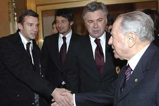 Il Presidente Ciampi saluta i calciatori del Milan reduci della vittoria sulla squadra turca