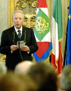 Il Presidente Ciampi durante il suo intervento in occasione della Giornata Nazionale per la Ricerca sul Cancro