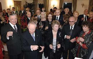Il Presidente Ciampi con la moglie Franca ed i suoi Collaboratori attende il Nuovo Anno