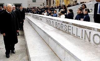 Il Presidente Ciampi durante la cerimonia di inaugurazione della Piazza della Memoria