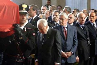 Il Presidente Ciampi durante la cerimonia dei funerali delle vittime di Nassiriya
