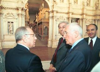 Il Presidente Ciampi in visita al Teatro Olimpico di Vicenza. Visita del Presidente della Repubblica a Venezia, Treviso e Vicenza (6-8 luglio 1999)
