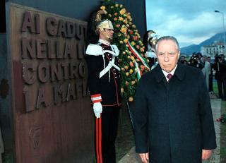 Visita del Presidente della Repubblica Carlo Azeglio Ciampi nella Regione Sicilia (12-14 gennaio 2000). Omaggio ai Caduti nella lotta alla mafia