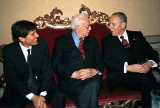 Visita del Presidente della Repubblica Carlo Azeglio Ciampi in Emilia Romagna (7-9 febbraio 2000). Il Presidente Ciampi con il cantante Gianni Morandi e il giornalista Enzo Biagi