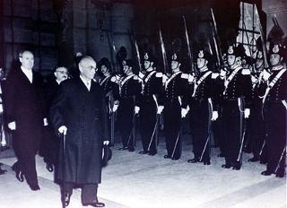 Il Presidente della Repubblica Luigi Einaudi con gli onorevoli Giuseppe Saragat e Giovanni Leone