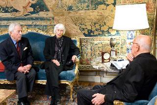 Il Presidente Giorgio Napolitano durante l'incontro con il Signor Joseph La Palombara, accompagnato dalla consorte