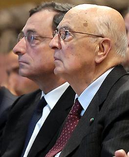 Il Presidente Giorgio Napolitano con Mario Draghi, Governatore della Banca d'Italia, al Convegno organizzato dalla Banca d'Italia su&quot;Il Mezzogiorno e la politica economica dell'Italia&quot;