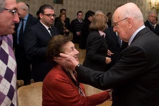 Il Presidente Giorgio Napolitano saluta Emilia Incandela madre di Agostino Catalano, agente della scorta di Paolo Borsellino,vittima dell'attentato al magistrato.