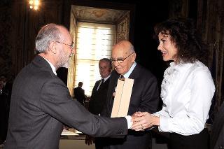 Il Presidente Giorgio Napolitano consegna il Premio Leonardo 2009 al Cav. Lav. Gianfelice Rocca, Presidente del Gruppo Techint in occasione della Giornata Qualità Italia