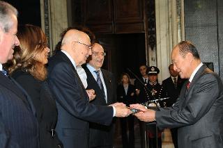 Il Presidente Giorgio Napolitano consegna il premio Leonardo International 2009 al Dott. Katsuhiko Machida, Chairman & Chief Executive Officer di Sharp Corporation