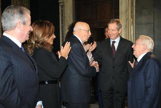 Il Presidente Giorgio Napolitano con Guido Bertolaso per il Premio Speciale 2009 assegnato alla Protezione Civile in occasione della Giornata della Qualità Italia