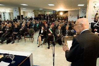 Il Presidente Giorgio Napolitano rivolge il suo indirizzo di saluto nel corso della manifestazione sulla legalità organizzata dalle Consulte Provinciali degli studenti della Calabria