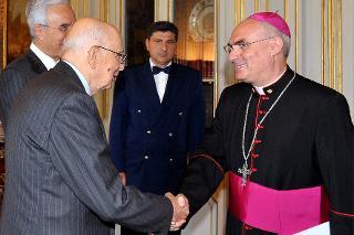 Il Presidente Giorgio Napolitano con S.E. Rev.ma Mons. Vincenzo Pelvi, Ordinario Militare per l'Italia